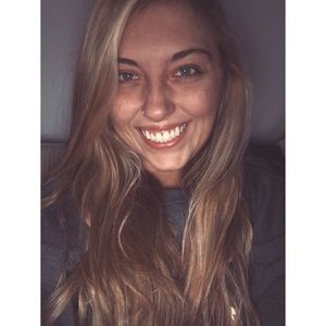 Meet your Posher, Kayla